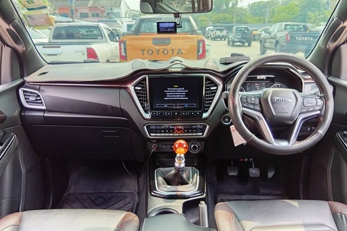 ISUZU 4WD 2022 3.0 MT DOUBLE CAB WHITE  7070 full