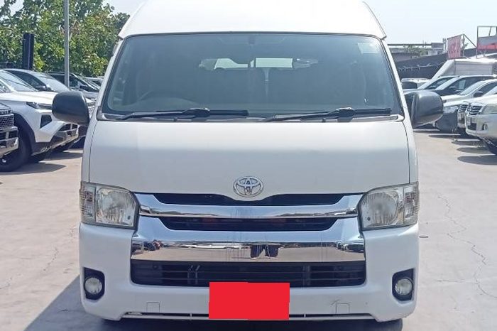 TOYOTA 2WD 2019 3.0 AT COMMUTER WHITE  4110 full