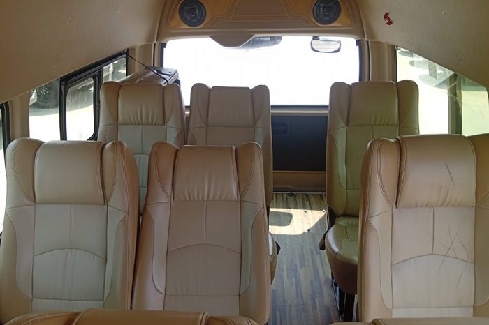 TOYOTA 2WD 2019 3.0 AT COMMUTER WHITE  4110 full