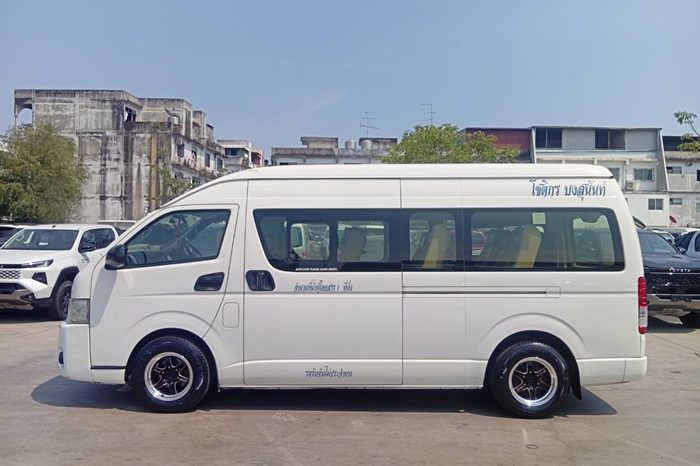 TOYOTA 2WD 2019 3.0 AT COMMUTER WHITE  4110 full