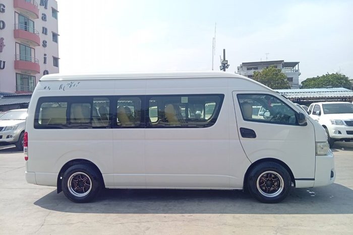 TOYOTA 2WD 2019 3.0 AT COMMUTER WHITE  4110 full
