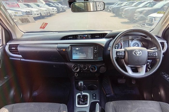 REVO PRE 2020 2.4 ENTRY AT SMART CAB SILVER  4633 full