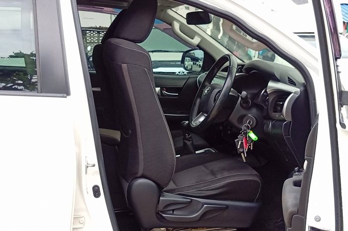 REVO 4WD 2021 2.4 MID MT DOUBLE CAB WHITE  4261 full