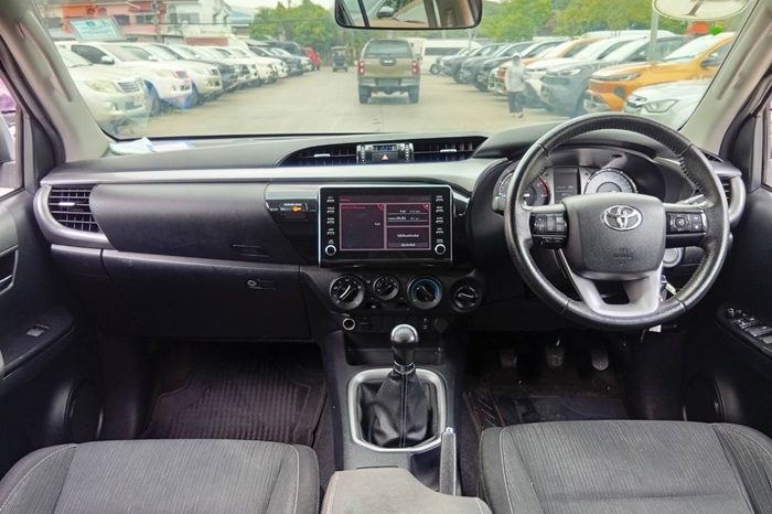 REVO 4WD 2021 2.4 MID MT DOUBLE CAB WHITE  4261 full