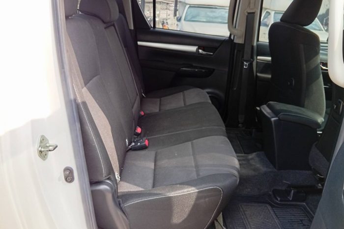 REVO PRE 2021 2.4 MID AT DOUBLE CAB WHITE  8389 full