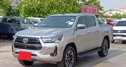 REVO 4WD 2022 2.8 HIGHT AT DOUBLE CAB SILVER  8413