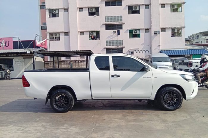 REVO 2WD 2017 2.4J MT SMART CAB WHITE  5372 full