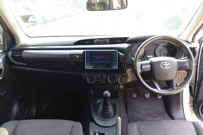 REVO 2WD 2017 2.4J MT SMART CAB WHITE  5372 full
