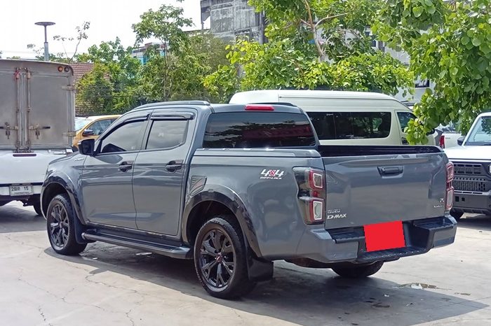 ISUZU 4WD 2023 3.0 AT DOUBLE CAB GREY  7921 full