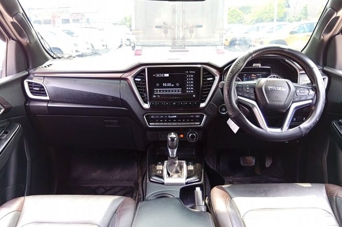 ISUZU 4WD 2023 3.0 AT DOUBLE CAB GREY  7921 full