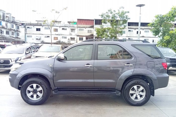 TOYOTA 4WD 2005 2.7V AT FORTUNER DARK GREY  8915 full