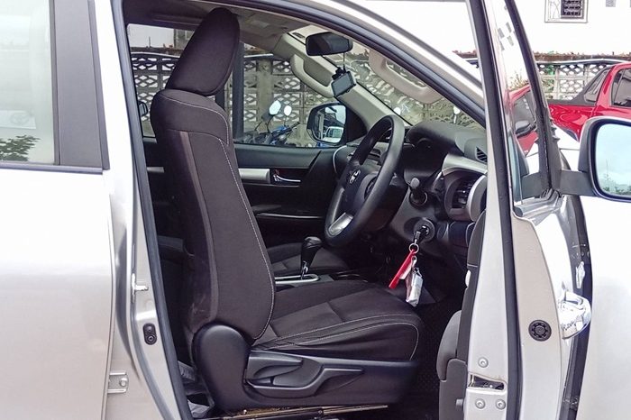 REVO PRE 2020 2.4 ENTRY AT DOUBLE CAB SILVER  7221 full