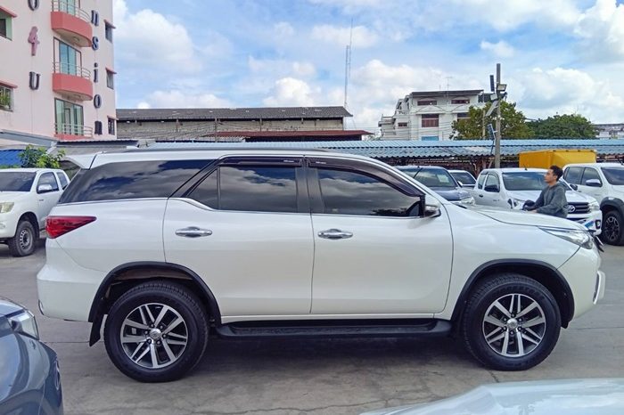 TOYOTA 2WD 2016 2.4V AT FORTUNER WHITE  3084 full