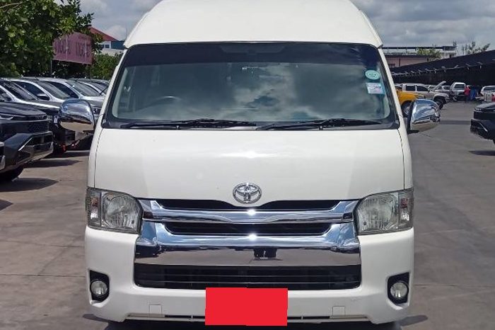TOYOTA 2WD 2019 3.0 AT COMMUTER WHITE  944 full