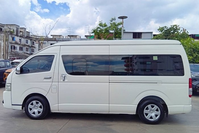 TOYOTA 2WD 2019 3.0 AT COMMUTER WHITE  944 full