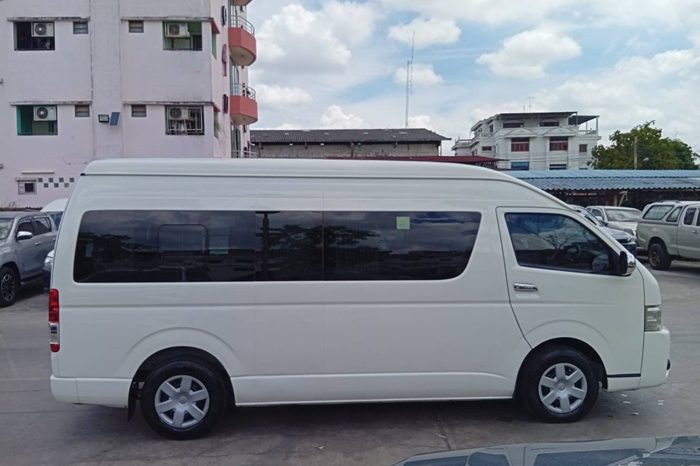 TOYOTA 2WD 2019 3.0 AT COMMUTER WHITE  944 full