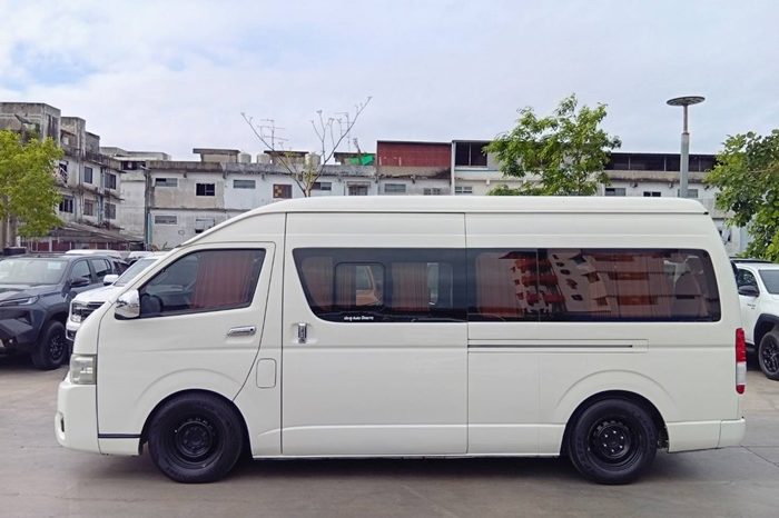 TOYOTA 2WD 2019 3.0 MT COMMUTER WHITE  8637 full