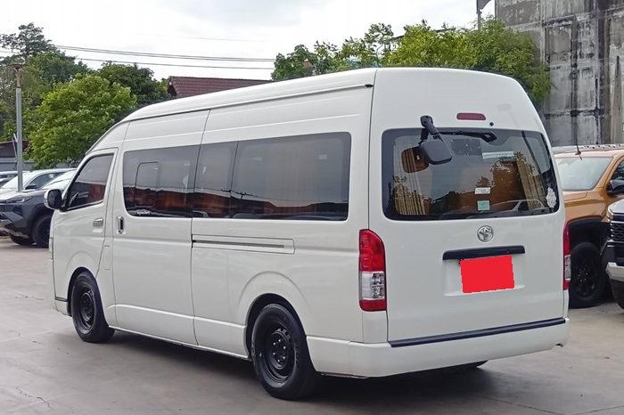 TOYOTA 2WD 2019 3.0 MT COMMUTER WHITE  8637 full