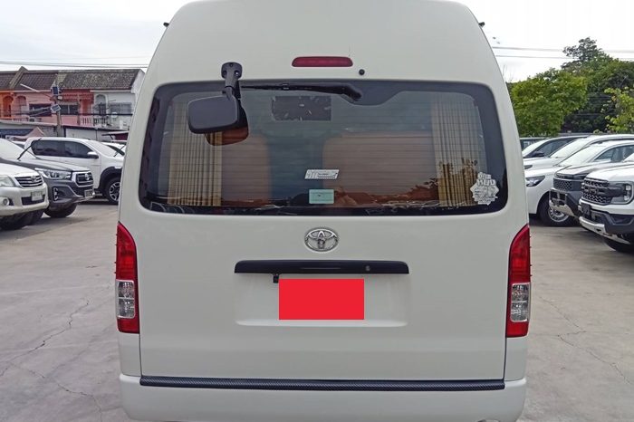TOYOTA 2WD 2019 3.0 MT COMMUTER WHITE  8637 full
