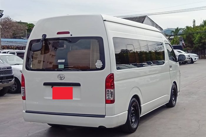 TOYOTA 2WD 2019 3.0 MT COMMUTER WHITE  8637 full