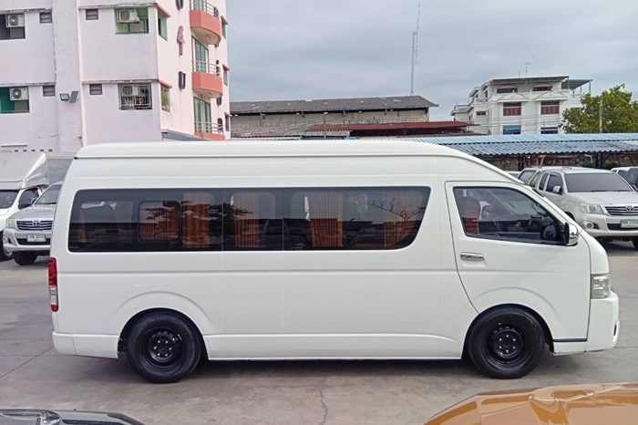 TOYOTA 2WD 2019 3.0 MT COMMUTER WHITE  8637 full