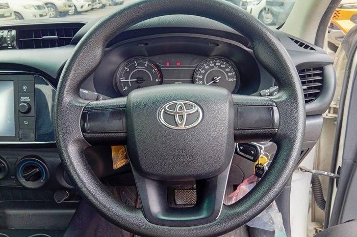 REVO 2WD 2020 2.4 ENTRY AT STANDARD WHITE 5262 full