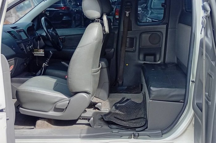 VIGO 2WD 2014 2.7J MT SMART CAB SILVER  6365 full