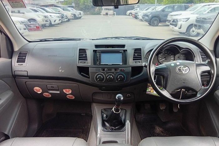 VIGO 2WD 2014 2.7J MT SMART CAB SILVER  6365 full