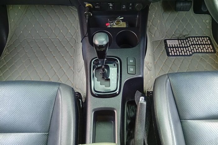 ROCCO 4WD 2021 2.8G AT DOUBLE CAB WHITE  5639 full