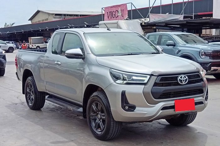 REVO 4WD 2021 2.4 MID MT SMART CAB SILVER  6274 full