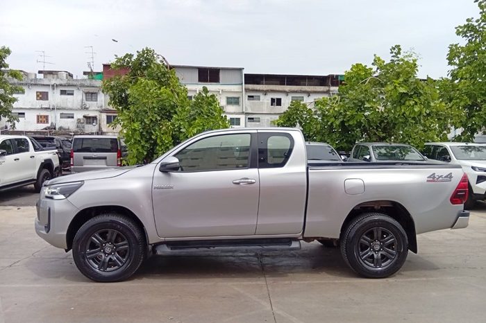 REVO 4WD 2021 2.4 MID MT SMART CAB SILVER  6274 full