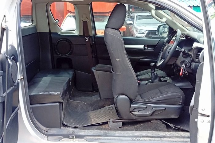REVO 4WD 2021 2.4 MID MT SMART CAB SILVER  6274 full