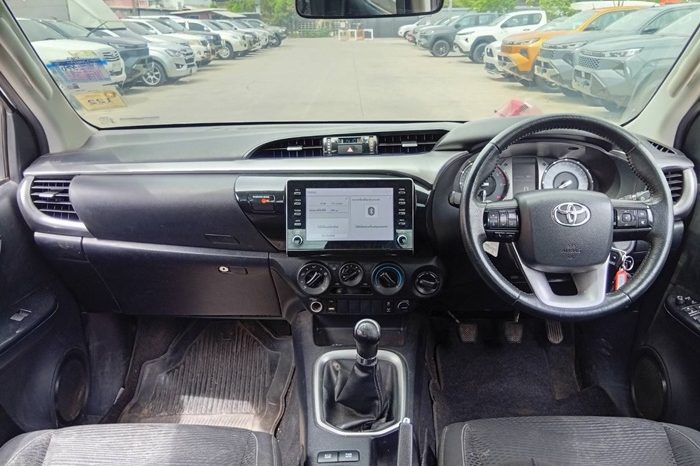 REVO 4WD 2021 2.4 MID MT SMART CAB SILVER  6274 full