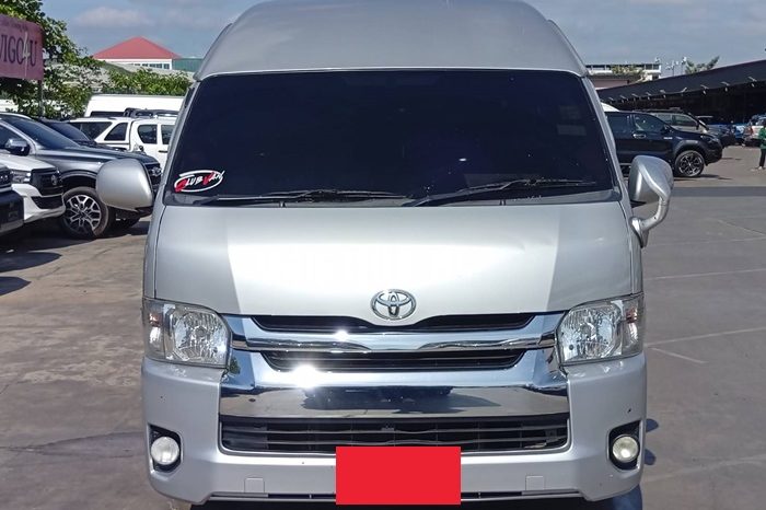 TOYOTA 2WD 2018 3.0 AT COMMUTER SILVER  1632 full