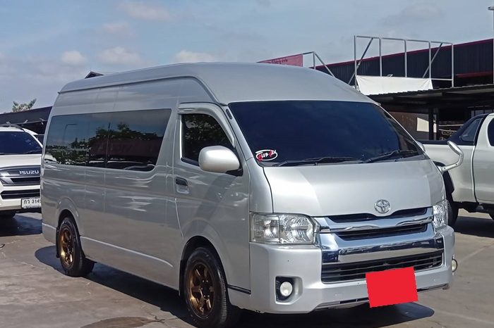 TOYOTA 2WD 2018 3.0 AT COMMUTER SILVER  1632 full