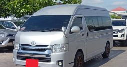 TOYOTA 2WD 2018 3.0 AT COMMUTER SILVER  1632