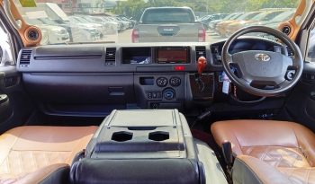 TOYOTA 2WD 2018 3.0 AT COMMUTER SILVER  1632 full