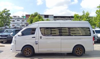 TOYOTA 2WD 2018 3.0 AT COMMUTER SILVER  1632 full