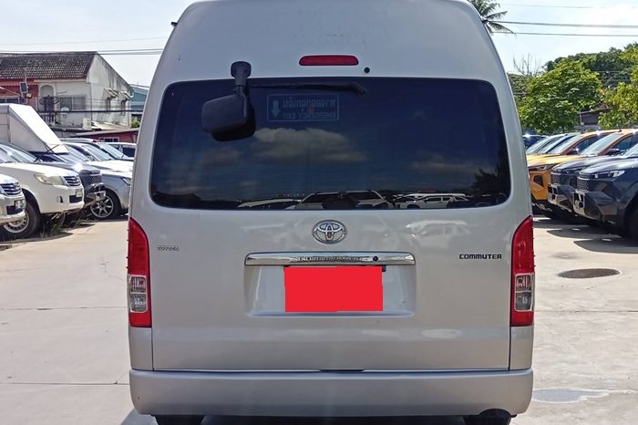 TOYOTA 2WD 2018 3.0 AT COMMUTER SILVER  1632 full