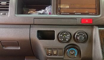 TOYOTA 2WD 2018 3.0 AT COMMUTER SILVER  1632 full