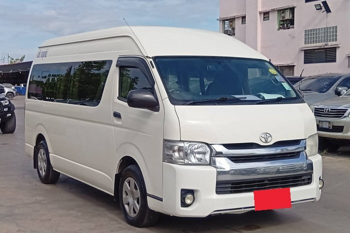 TOYOTA 2WD 2018 3.0 AT COMMUTER WHITE  3920 full
