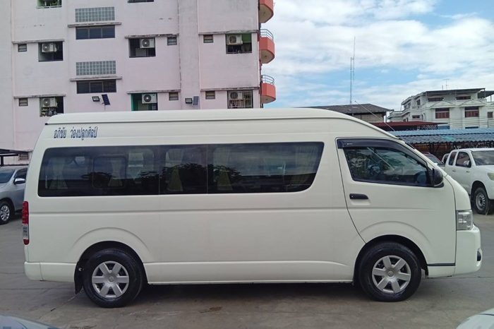 TOYOTA 2WD 2018 3.0 AT COMMUTER WHITE  3920 full