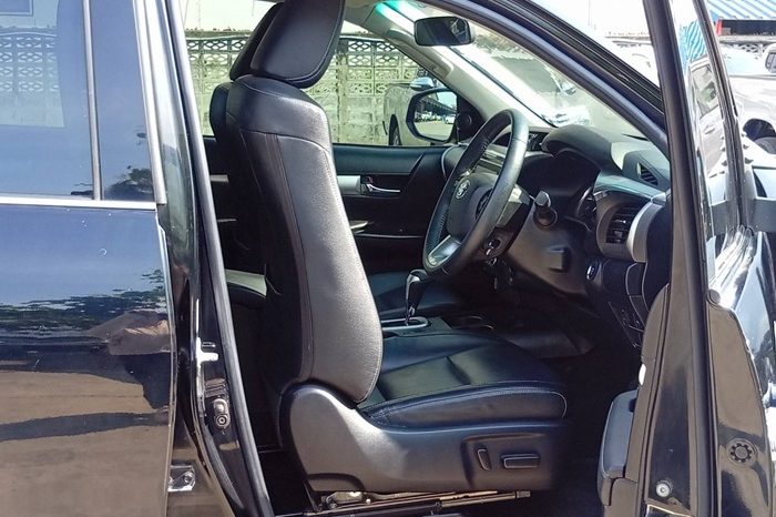 REVO 4WD 2021 2.8 HIGHT AT DOUBLE CAB BLACK  9083 full