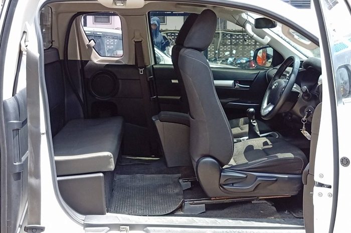 REVO 4WD 2020 2.4 MID MT SMART CAB WHITE  8082 full