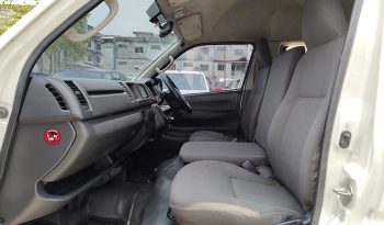TOYOTA 2WD 2019 3.0 AT COMMUTER WHITE  3183 full
