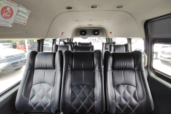 TOYOTA 2WD 2019 3.0 AT COMMUTER WHITE  3183 full