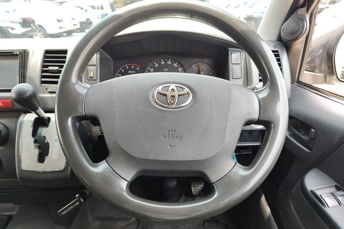 TOYOTA 2WD 2019 3.0 AT COMMUTER WHITE  3183 full