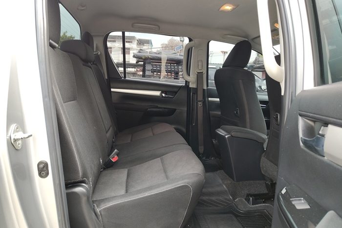 REVO PRE 2021 2.4 MID AT DOUBLE CAB SILVER  5033 full