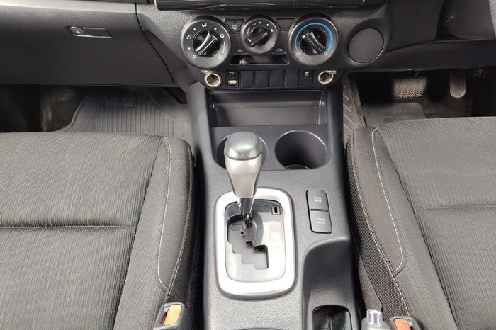 REVO PRE 2021 2.4 MID AT DOUBLE CAB SILVER  5033 full