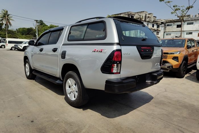 REVO 4WD 2018 2.4E MT DOUBLE CAB SILVER  6541 full